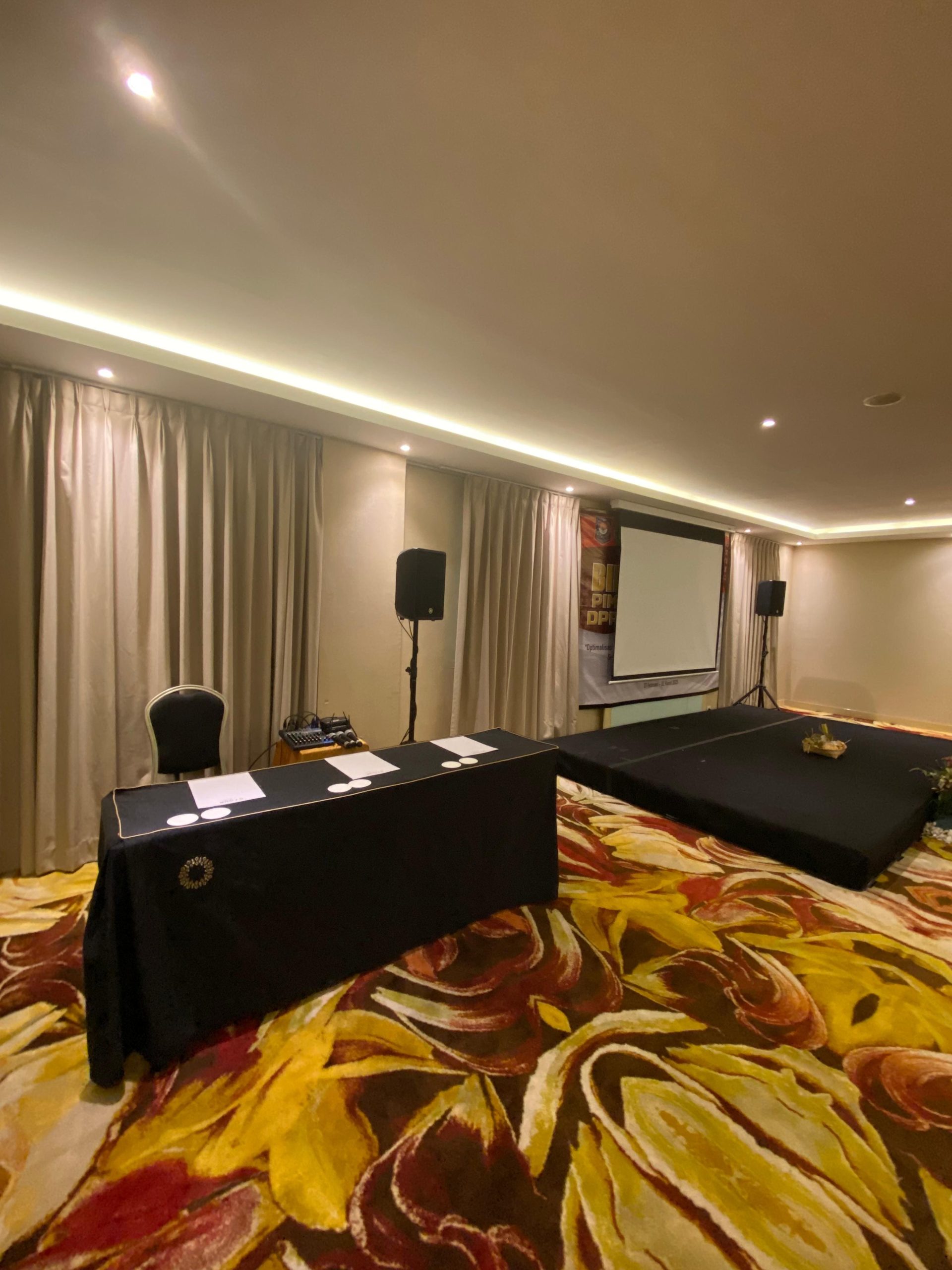 BOARDROOM photo 4